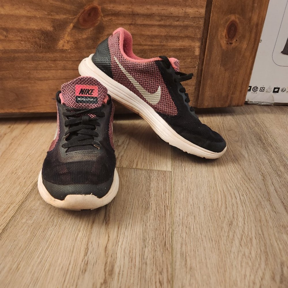 Nike Revolution 3